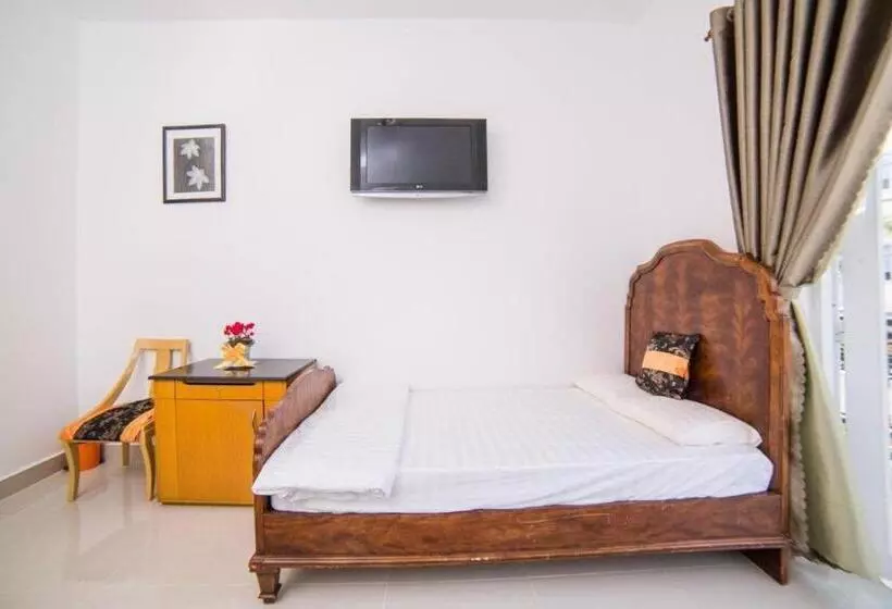 هتل Khách Sạn Bảo Quân Núi Sam