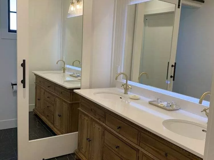 هتل The Scout Boutique Cottages