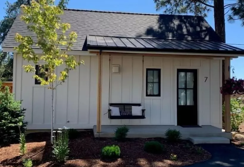 هتل The Scout Boutique Cottages