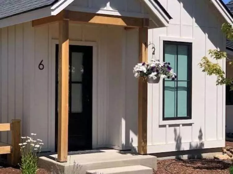 هتل The Scout Boutique Cottages