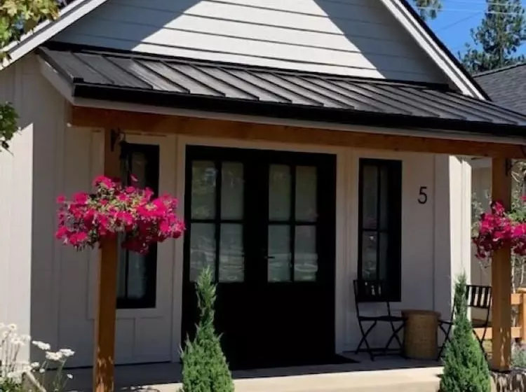 هتل The Scout Boutique Cottages