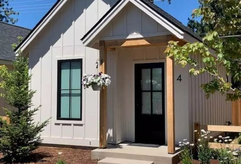 هتل The Scout Boutique Cottages