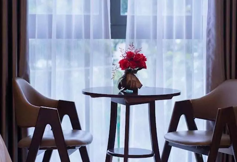 Hoàng Triều Hotel   Marina Bình Dương
