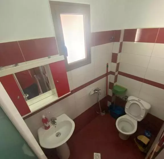 ペンション Vila Avni Likometi