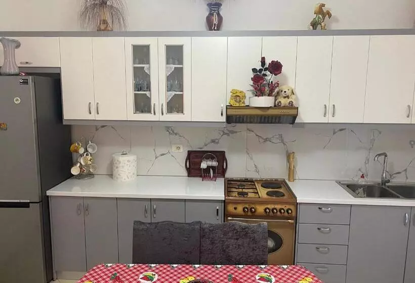 ペンション Vila Avni Likometi