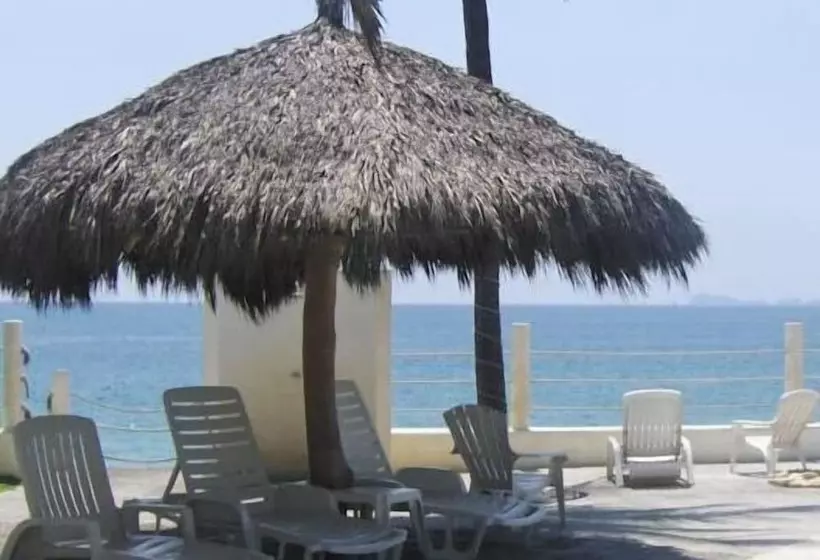 هتل Barra De Navidad