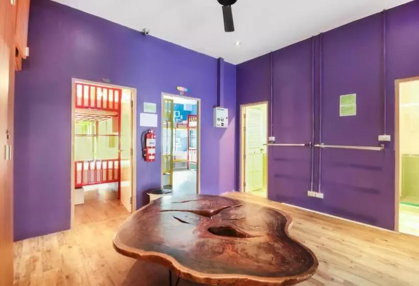 酒店 Fin Hostel Phuket