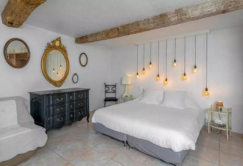 Hotelli Maison Carles Bnb