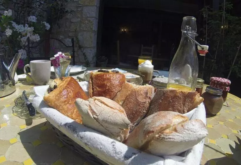 Hotelli Maison Carles Bnb