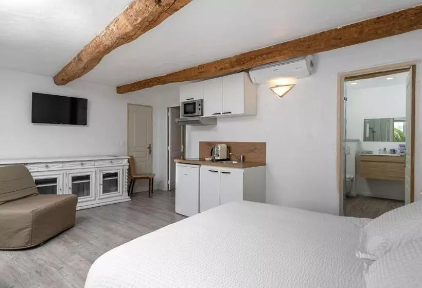 Hotelli Maison Carles Bnb