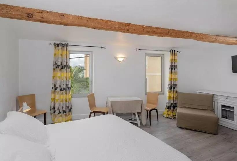 Hotelli Maison Carles Bnb