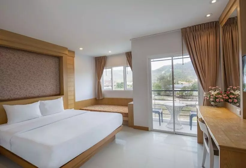 בית מלון כפרי Sungthong Kamala Beach Resort