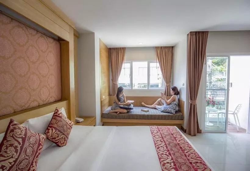 בית מלון כפרי Sungthong Kamala Beach Resort