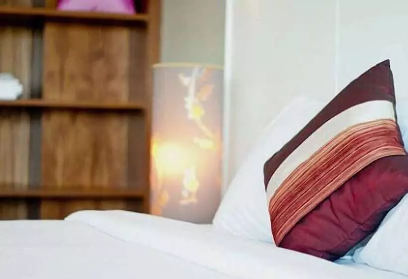 Hotel V8 Seaview Jomtien