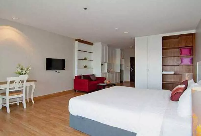 Hotel V8 Seaview Jomtien