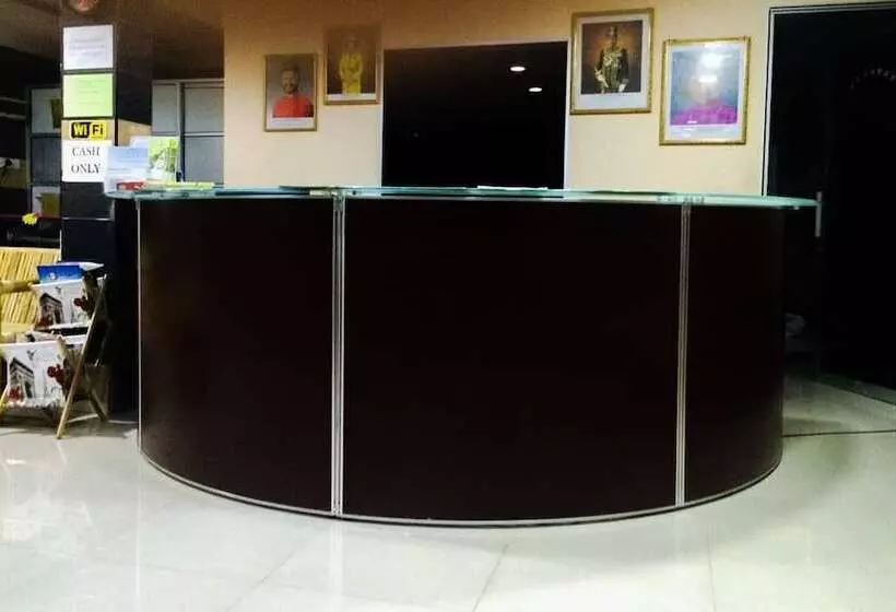 Penarak Bamboo Beach Motel