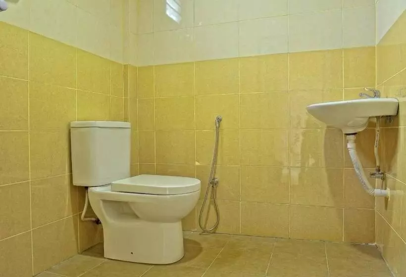 Penarak Bamboo Beach Motel