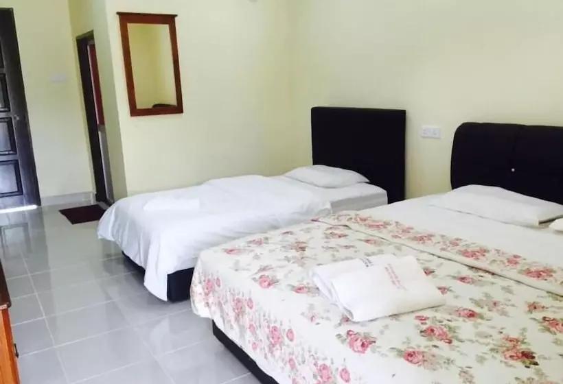 Penarak Bamboo Beach Motel