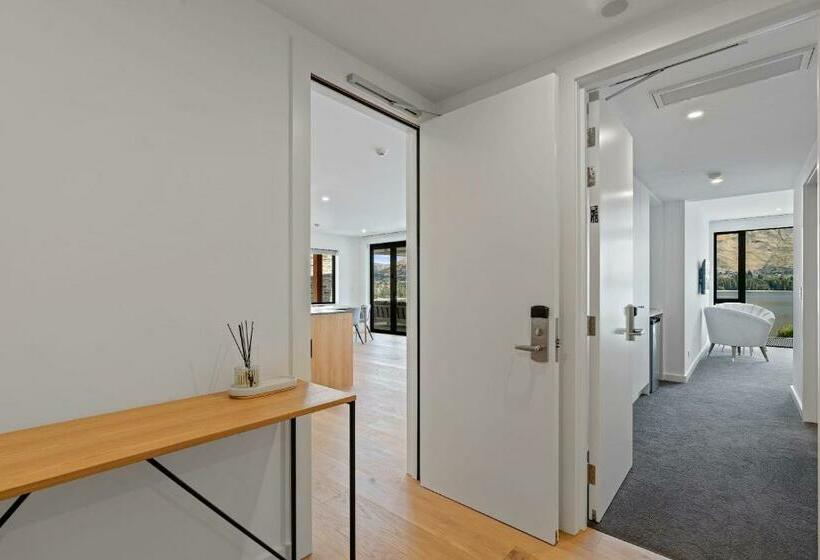 호스텔 Lakeside Luxury Studio Apartment