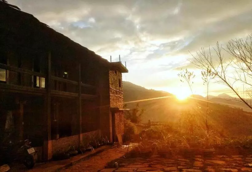 تختخواب و صبحانه A Su Homestay Mù Cang Chải