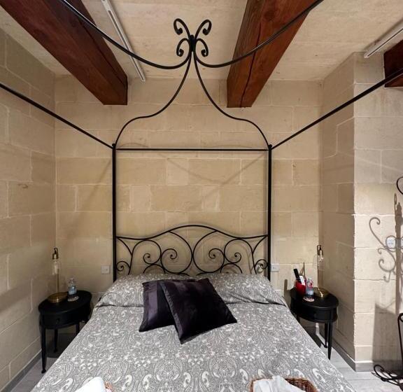 تختخواب و صبحانه Ta Pinu Spa Suite   Luxury Heritage Living