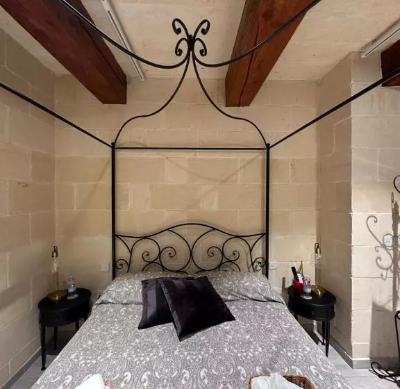 تختخواب و صبحانه Ta Pinu Spa Suite   Luxury Heritage Living
