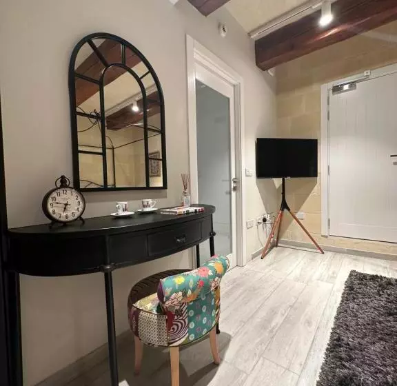تختخواب و صبحانه Ta Pinu Spa Suite   Luxury Heritage Living
