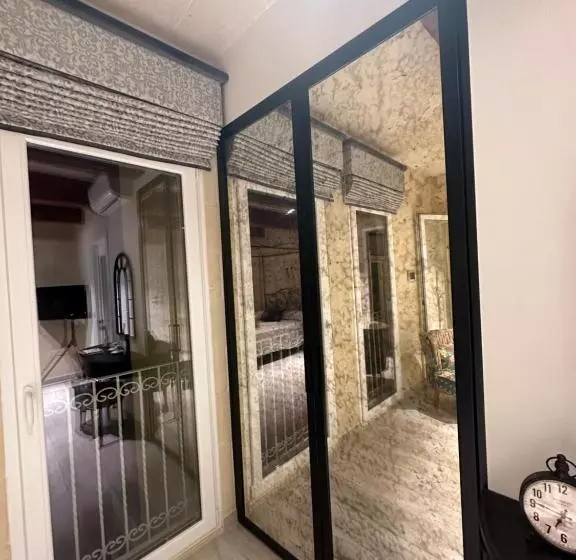 تختخواب و صبحانه Ta Pinu Spa Suite   Luxury Heritage Living
