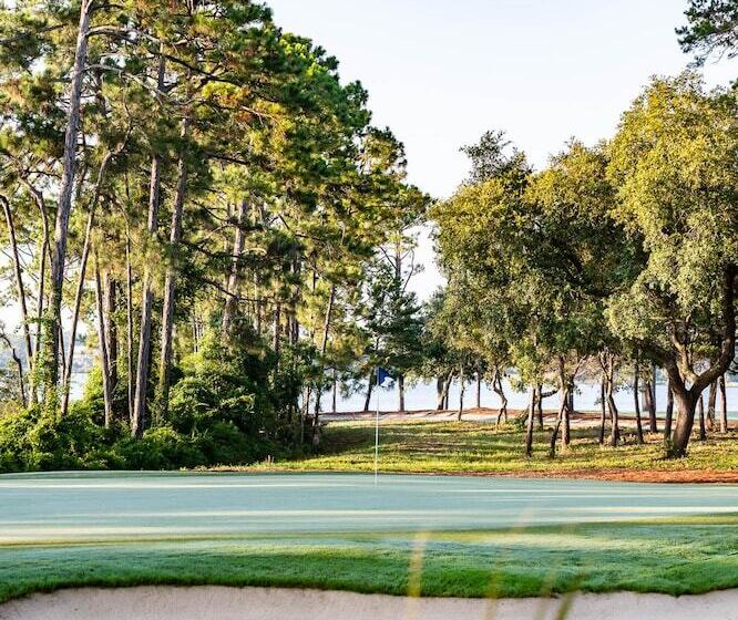 فندق Camp Creek Inn