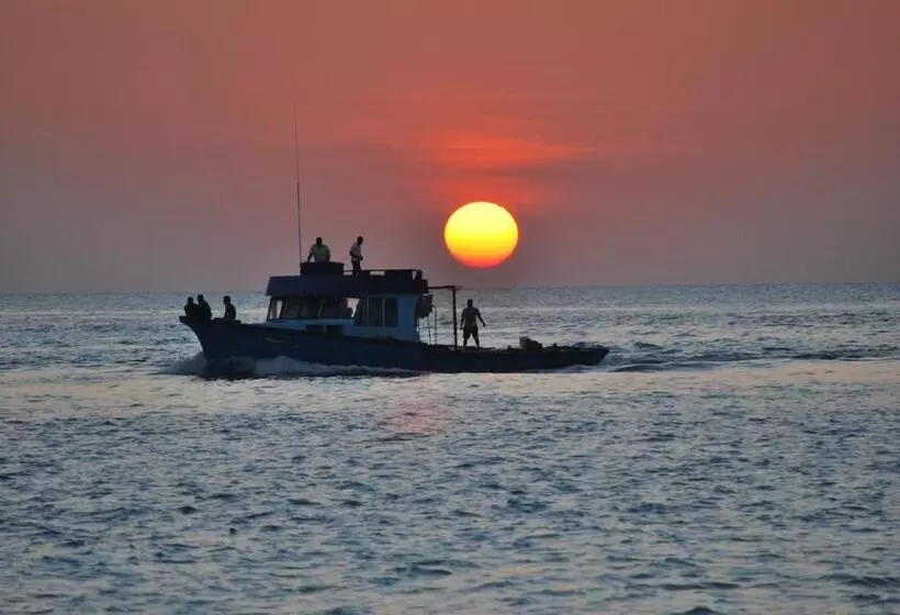 هتل One On Inn Maldives