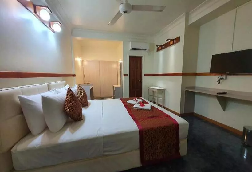 هتل One On Inn Maldives