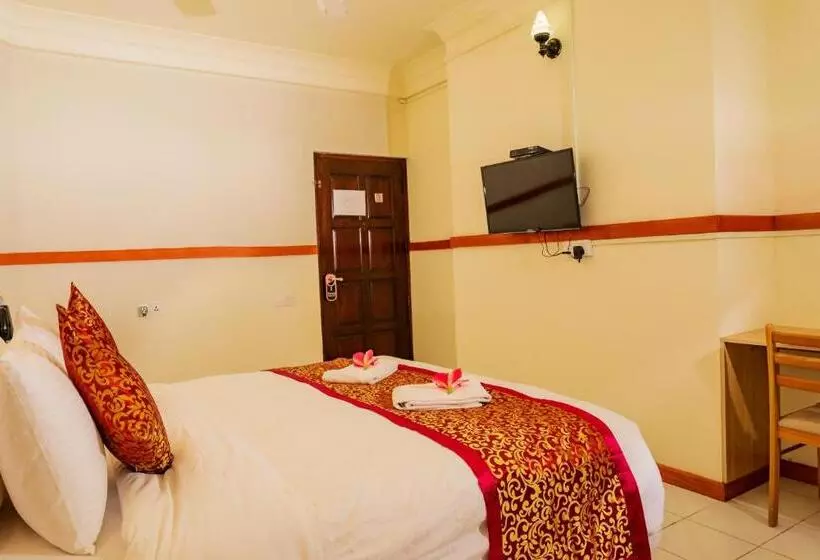 هتل One On Inn Maldives