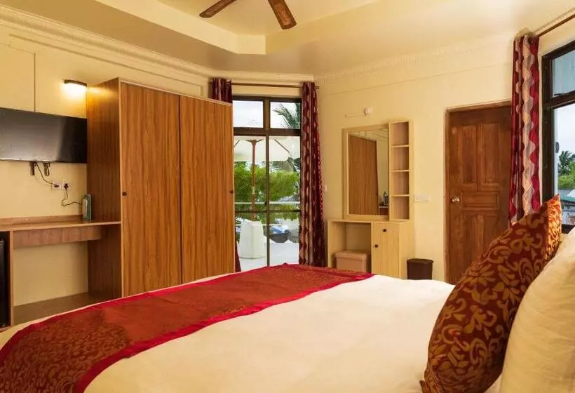 هتل One On Inn Maldives