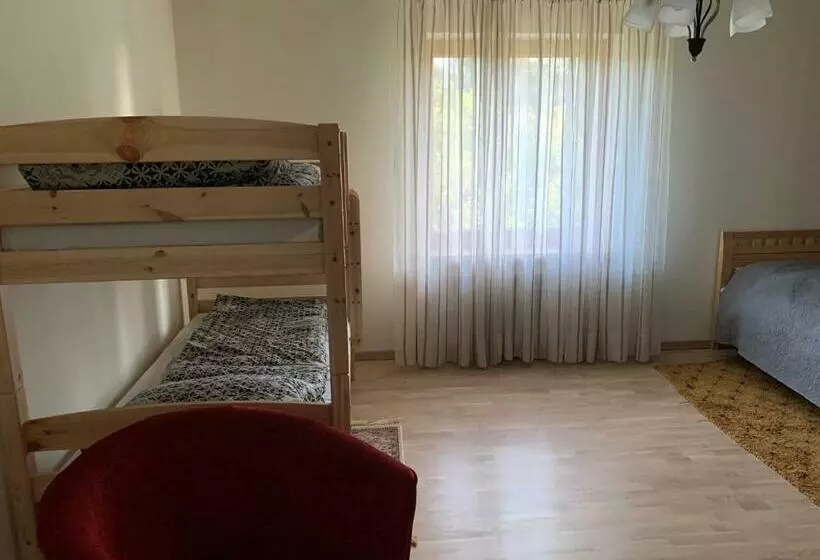 Hostel Kastaņas