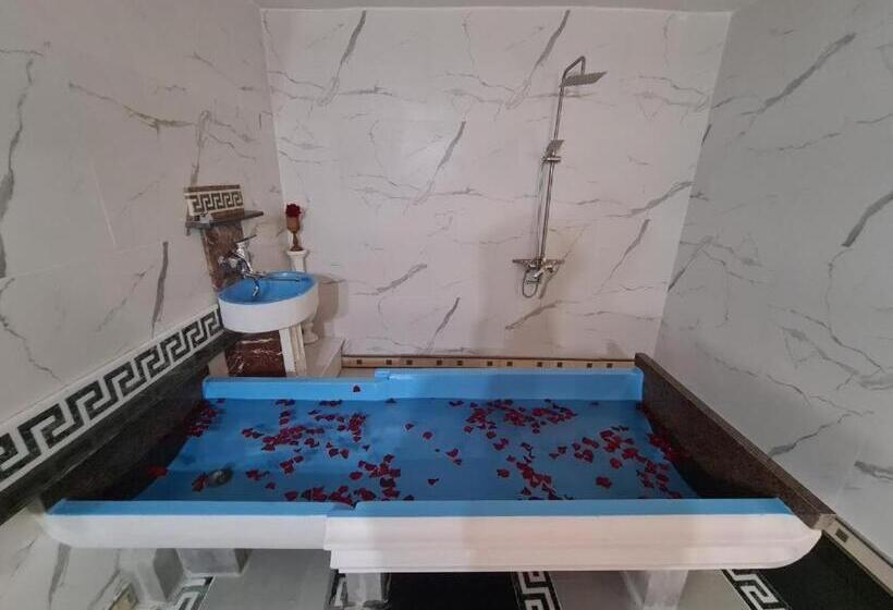 هتل Art House Koshki