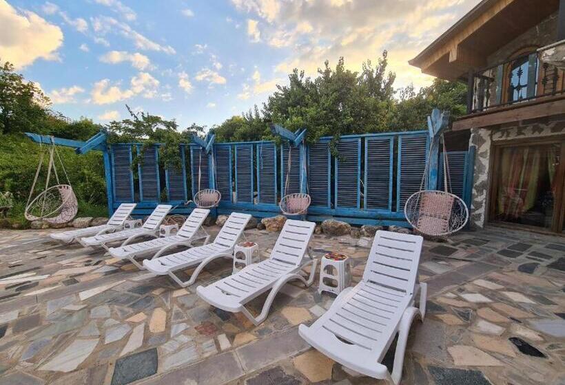 هتل Art House Koshki