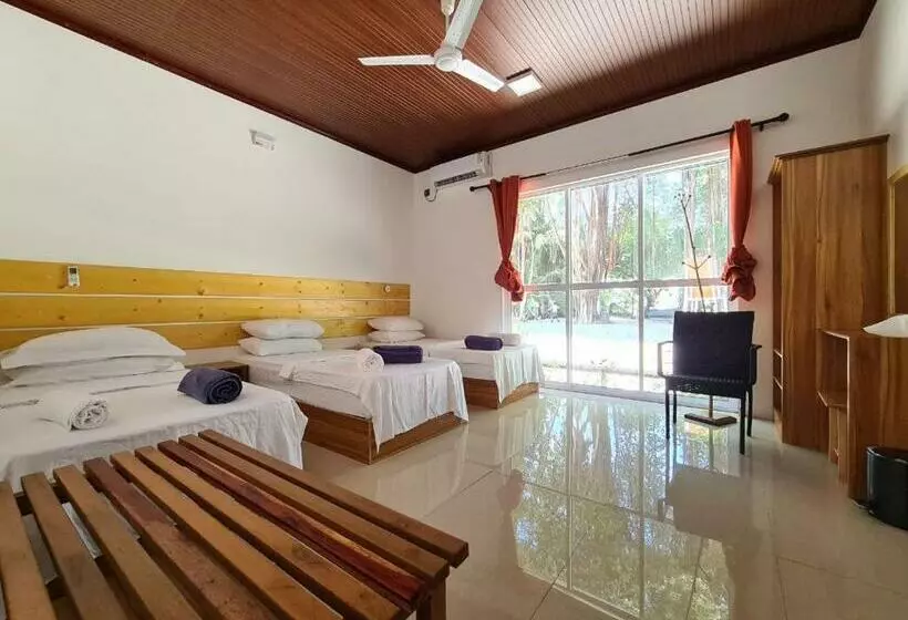هتل Huvan Inn