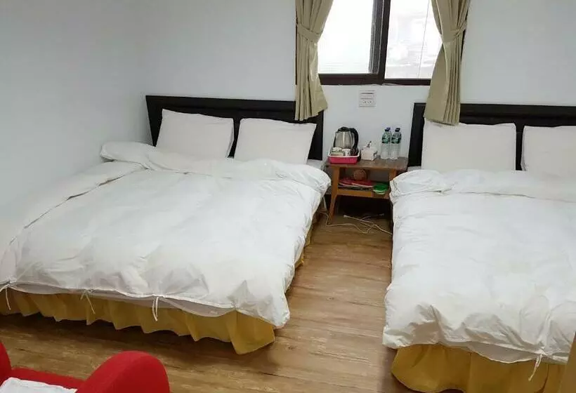 پانسیون 拉拉山周家渡假旅館