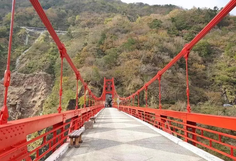 پانسیون 拉拉山周家渡假旅館