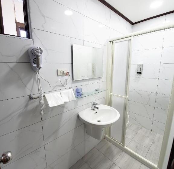 پانسیون 拉拉山周家渡假旅館