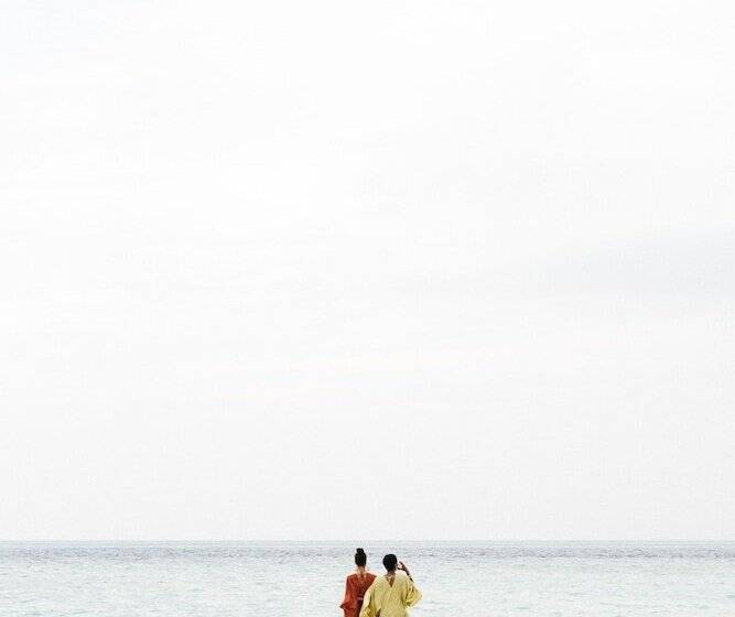 Resort Cinnamon Velifushi Maldives