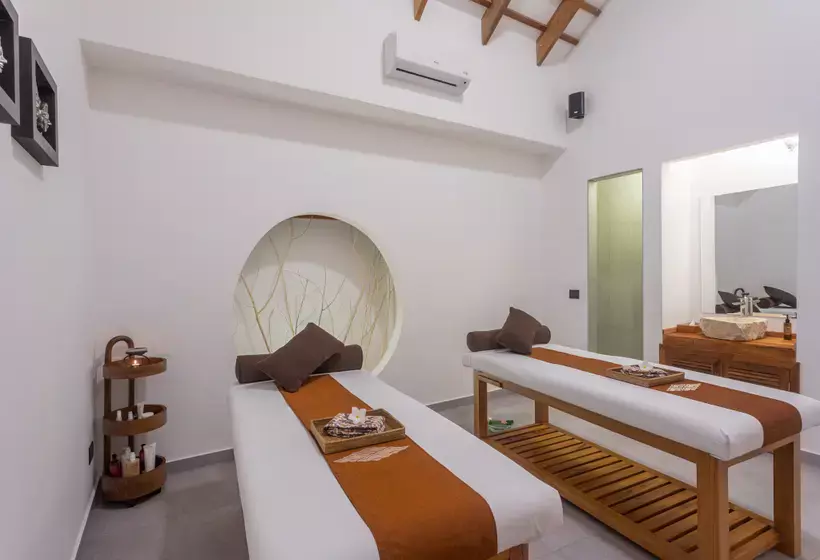 استراحتگاه Cinnamon Velifushi Maldives