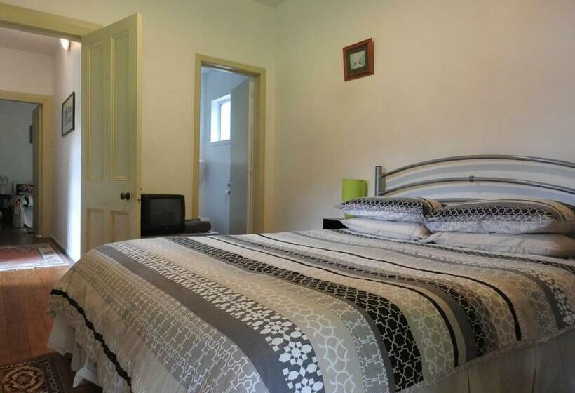 הוסטל Rata Lodge Accommodation