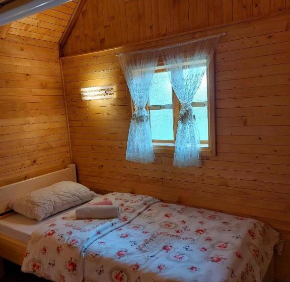 هتل کپسول Etno Selo Eden