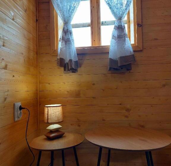 هتل کپسول Etno Selo Eden