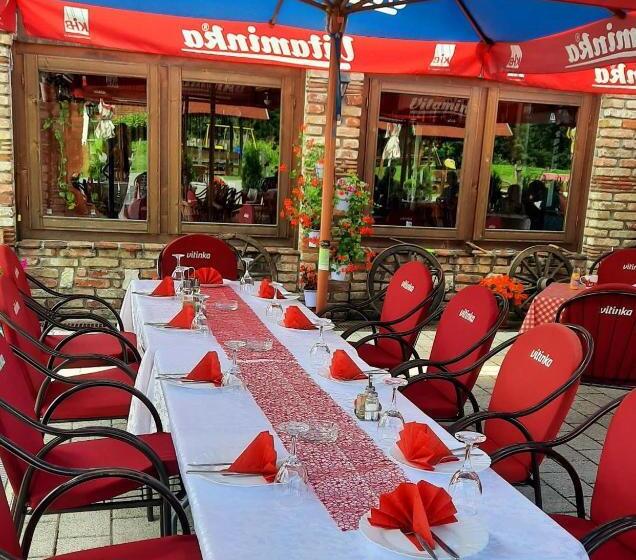 هتل کپسول Etno Selo Eden