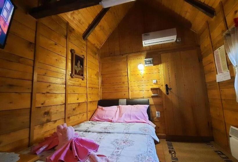 هتل کپسول Etno Selo Eden