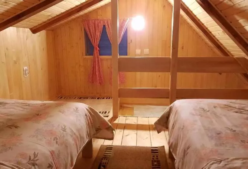 هتل کپسول Etno Selo Eden