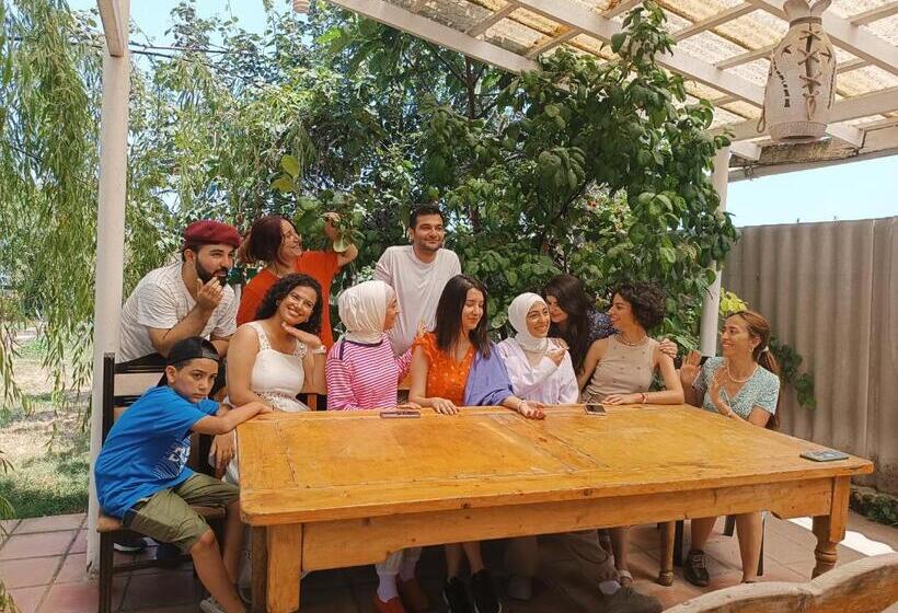 پانسیون Village Rooms Guesthouse