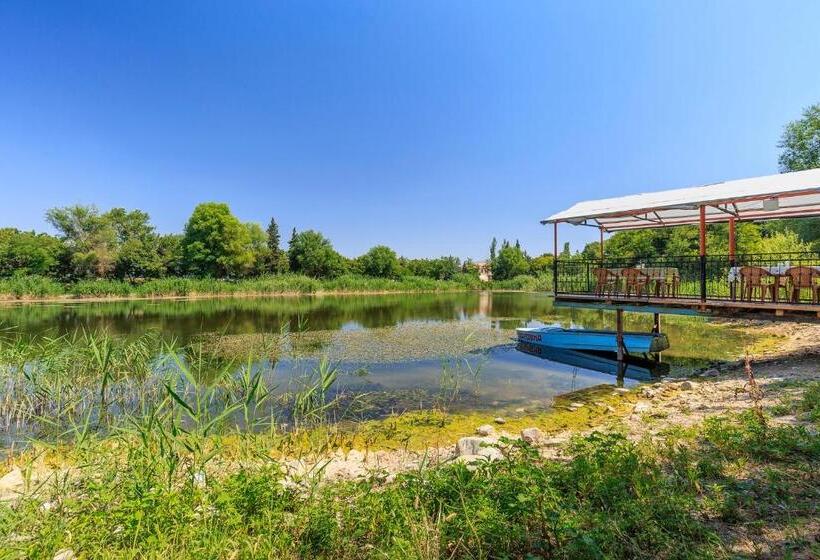 پانسیون Village Rooms Guesthouse